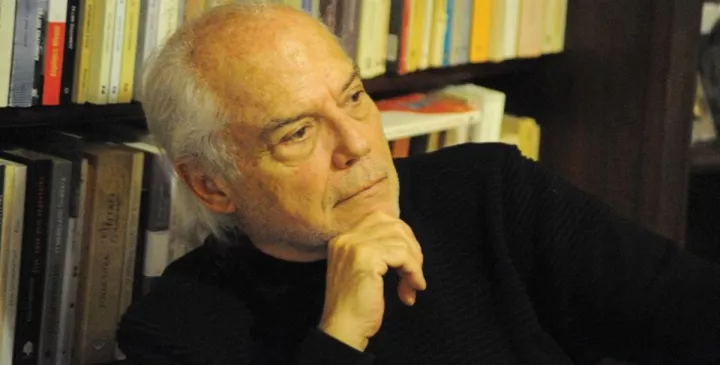 Μάνος Κοντολέων: «Για μένα ίσως η ίδια η συγγραφή να είναι μια μάσκα»