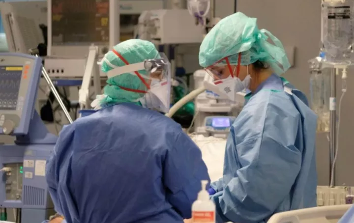 Σε μία ημέρα 525 εισαγωγές στα νοσοκομεία - Στην Αττική οι 213 