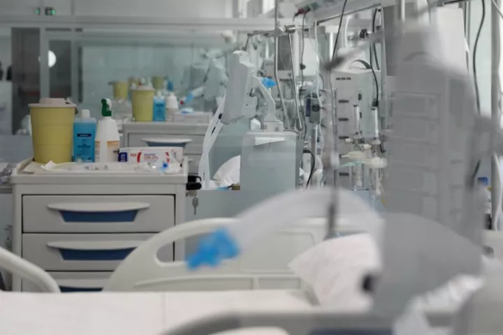 Πίεση στο ΕΣΥ για τουλάχιστον δύο ακόμα εβδομάδες - Ξεπέρασαν τα 100.000 τα κρούσματα