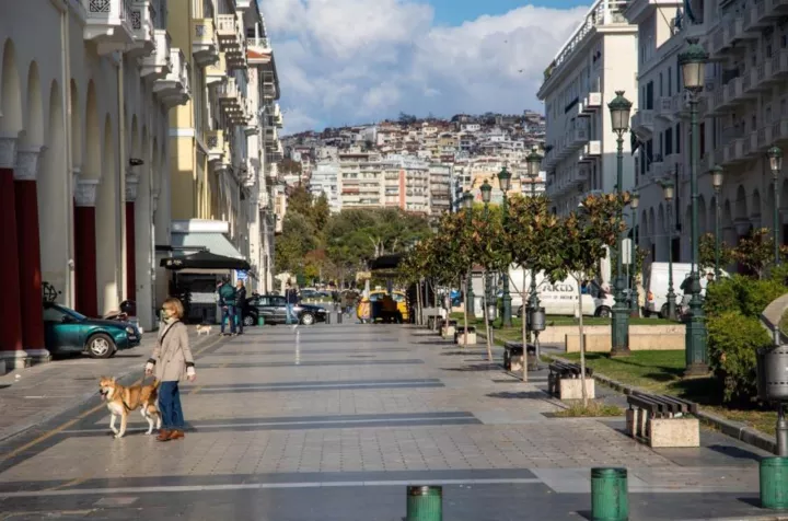 Σκληρό lockdown σε Εύβοια, Αχαΐα - Αυστηροποίηση μέτρων σε Θεσσαλονίκη