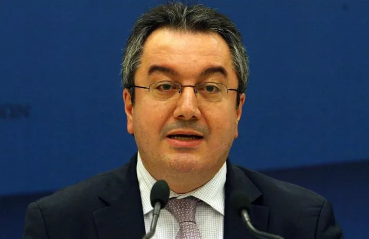 Ηλ. Μόσιαλος: O Τάκης Τσουκαλάς τα λέει καλύτερα από εμένα για τα εμβόλια