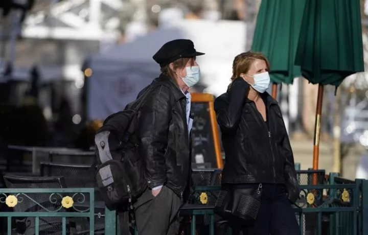 Πάνω από 1.300 κρούσματα, 33 θάνατοι σε 24 ώρες
