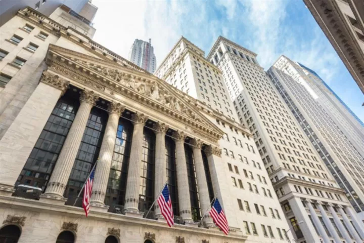 Κέρδη στην Wall Street με το βλέμμα στην πανδημία