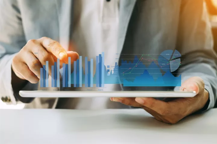 Η οικονομία να συγκρουσθεί με το παρασιτικό παρελθόν 