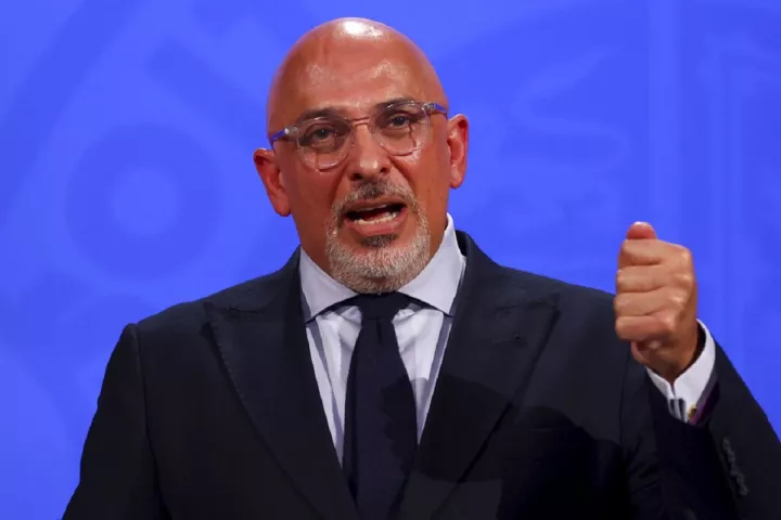 Βρετανία - Όμικρον: Σύσταση στους μαθητές της δευτεροβάθμιας εκπαίδευσης να φορούν μάσκες στα σχολεία 