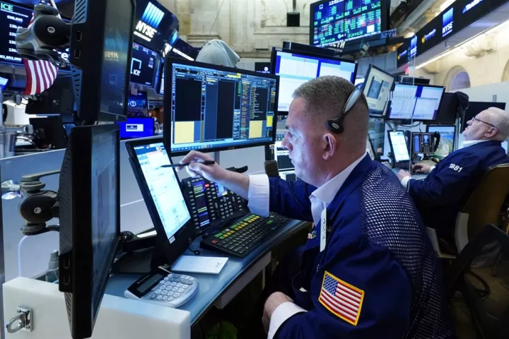 Πτώση στη Wall με ήπιες απώλειες για τον Dow - «Φρέναραν» οι αρχικές ρευστοποιήσεις