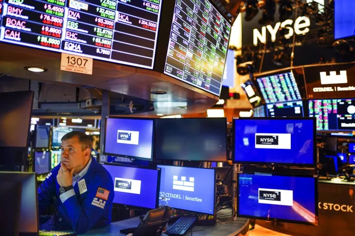 Σε bear market ο S&P 500, βουτιά 4,68% στον Nasdaq και 2,79% στον Dow