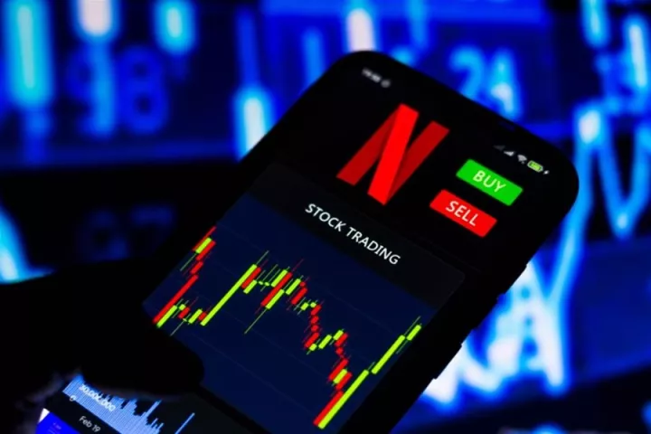Netflix: Βύθιση μετοχής, αλλαγή στρατηγικής