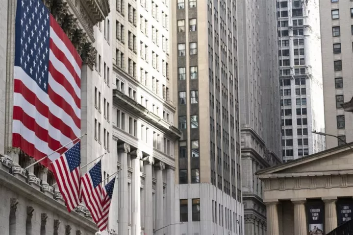 Ο πληθωρισμός ρίχνει την Wall Street 