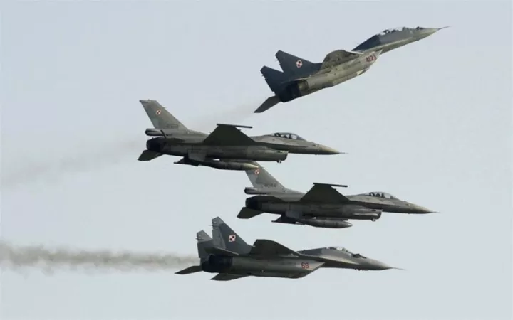 Ρωσία: Τρία πολεμικά αεροπλάνα MiG με υπερηχητικούς πυραύλους μετακινήθηκαν στο Καλίνινγκραντ