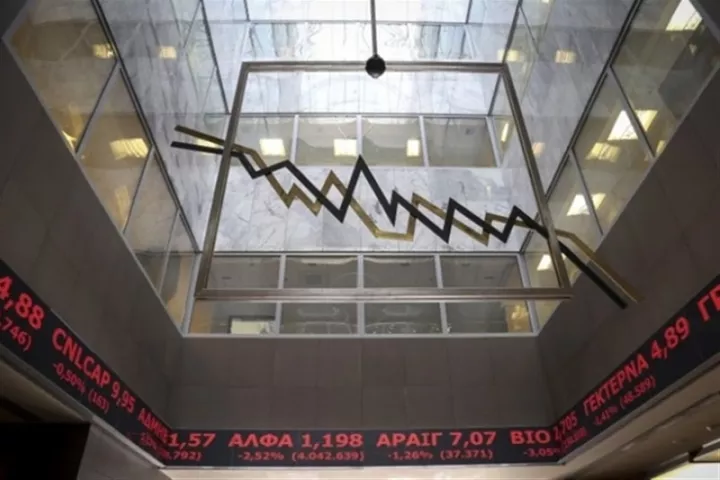 Xρηματιστήριο Αθηνών: Βουτιά 3,21% με sell off στις τράπεζες