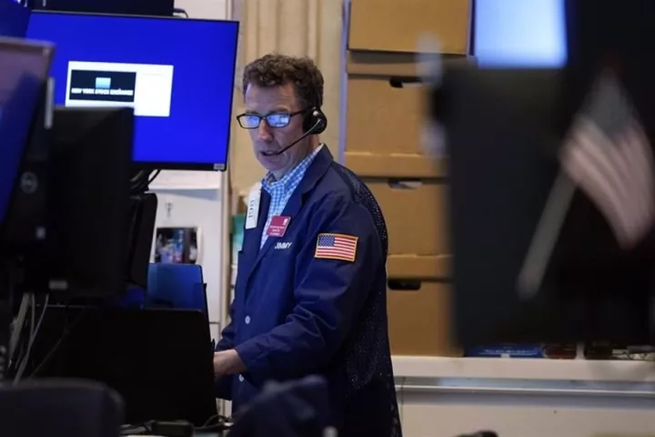 Θετικό γύρισμα στη Wall Street μετά τα στοιχεία για την αγορά εργασίας