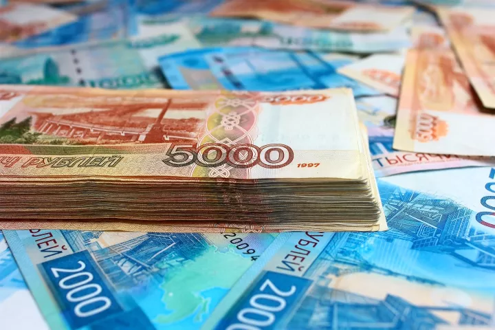 Εκτόξευση για το ρούβλι μετά τη μείωση των επιτοκίων