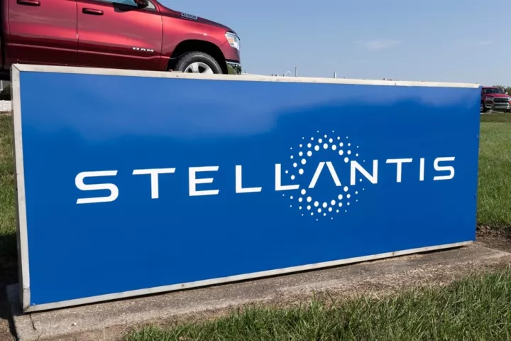 Stellantis: Σταματά τις εισαγωγές - εξαγωγές οχημάτων από και προς τη Ρωσία