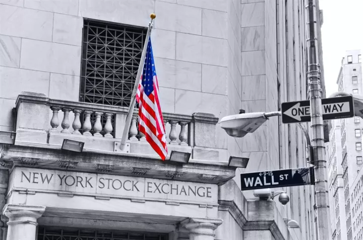 Συγκρατημένη άνοδος στην Wall Street - Πτώση για πετρέλαιο, χρυσό