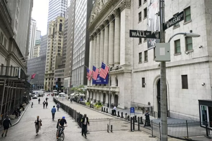 Συνεδρίαση με «δύο πρόσωπα» στη Wall Street