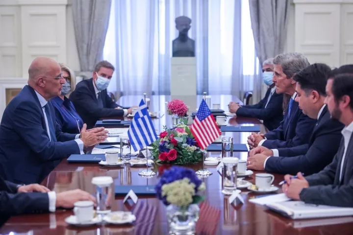 Συνάντηση Ν. Δένδια με τον ειδικό απεσταλμένο των ΗΠΑ Τζον Κέρι 